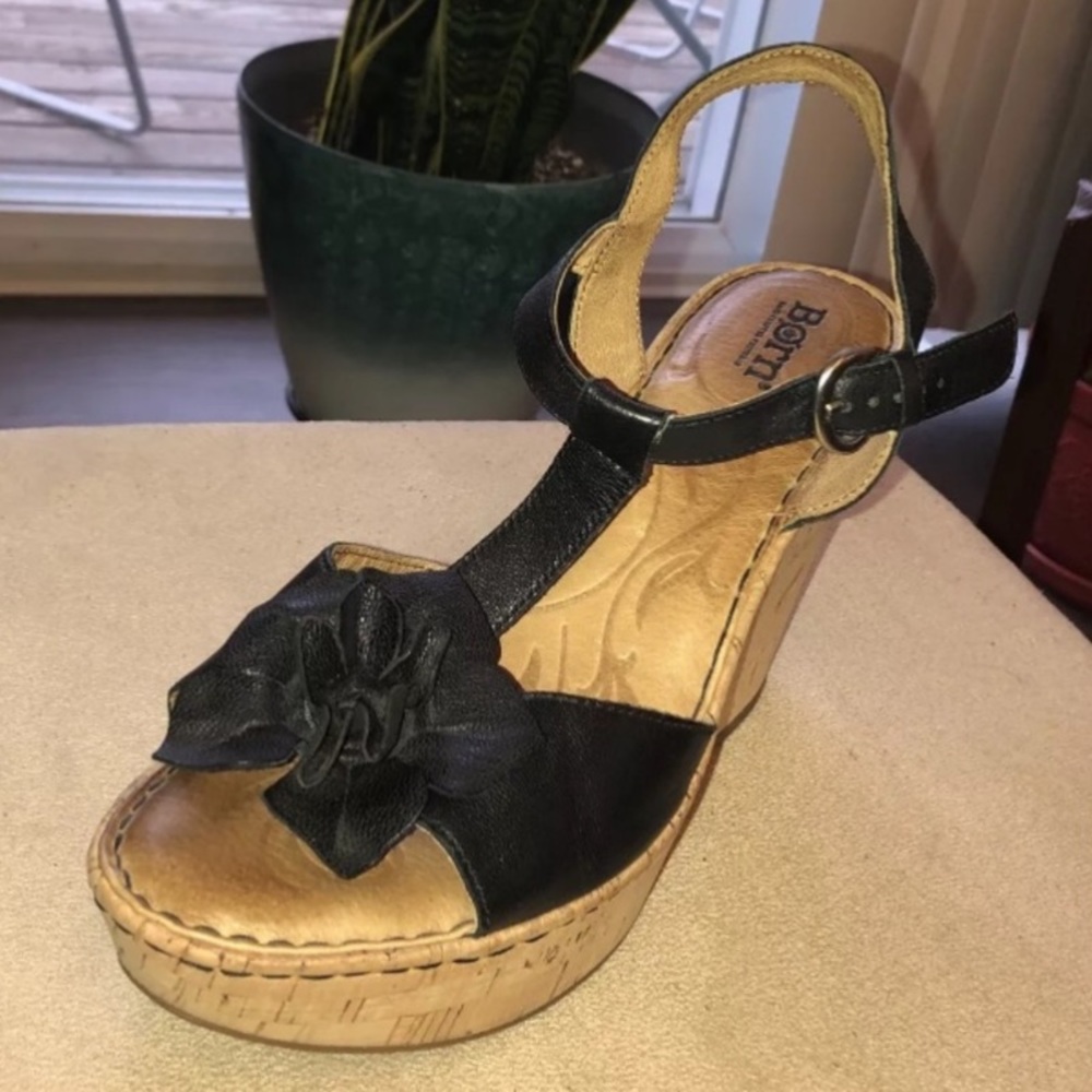 ⚡️BORN Platform T-Strap Wedge Sandal Open Toe Heel Black Flower Fun Shoe Size 10